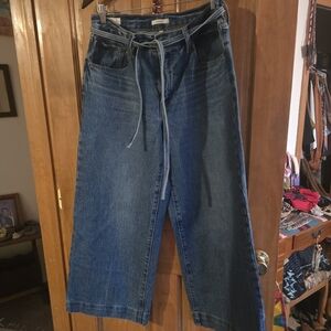 Wimens Levi Blue Jeans with Belt